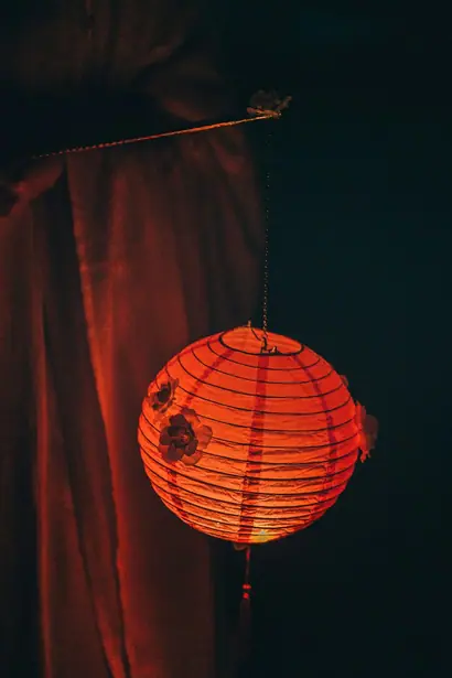수면 위에 번지는 빛의 결